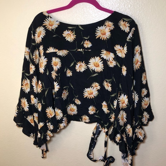 Forever21 plus floral flare/Butterfly cottagecore sleeve wrap top size 2X - Picture 6 of 8